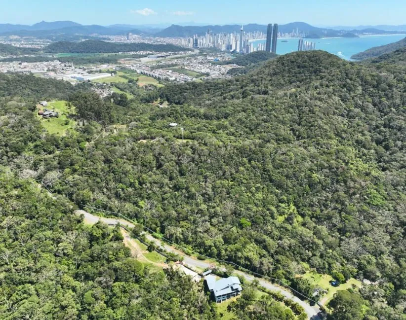 Terreno para venda no bairro Estaleiro Grande em Balneário Camboriú