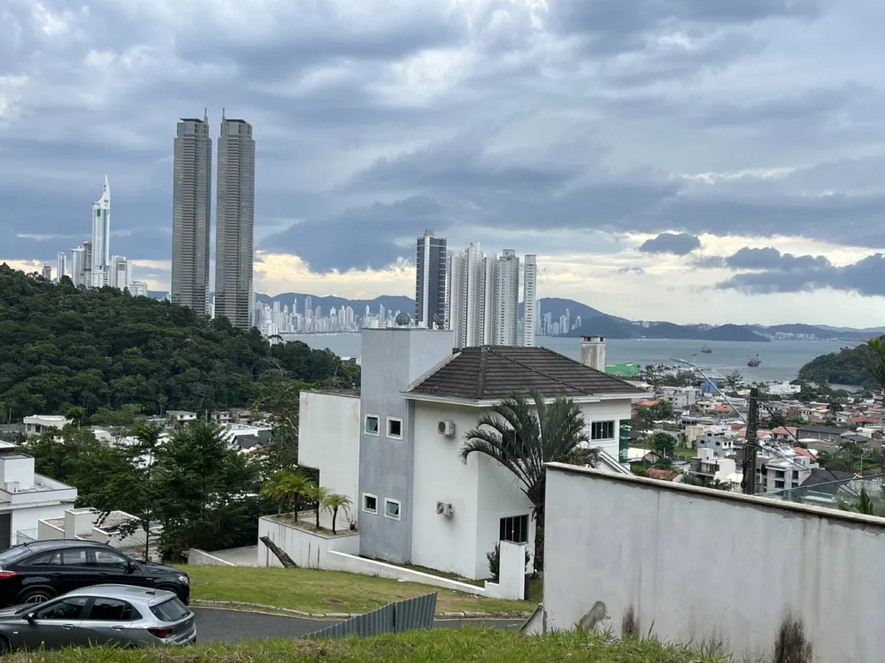 Terreno para venda no bairro Barra em Balneário Camboriú