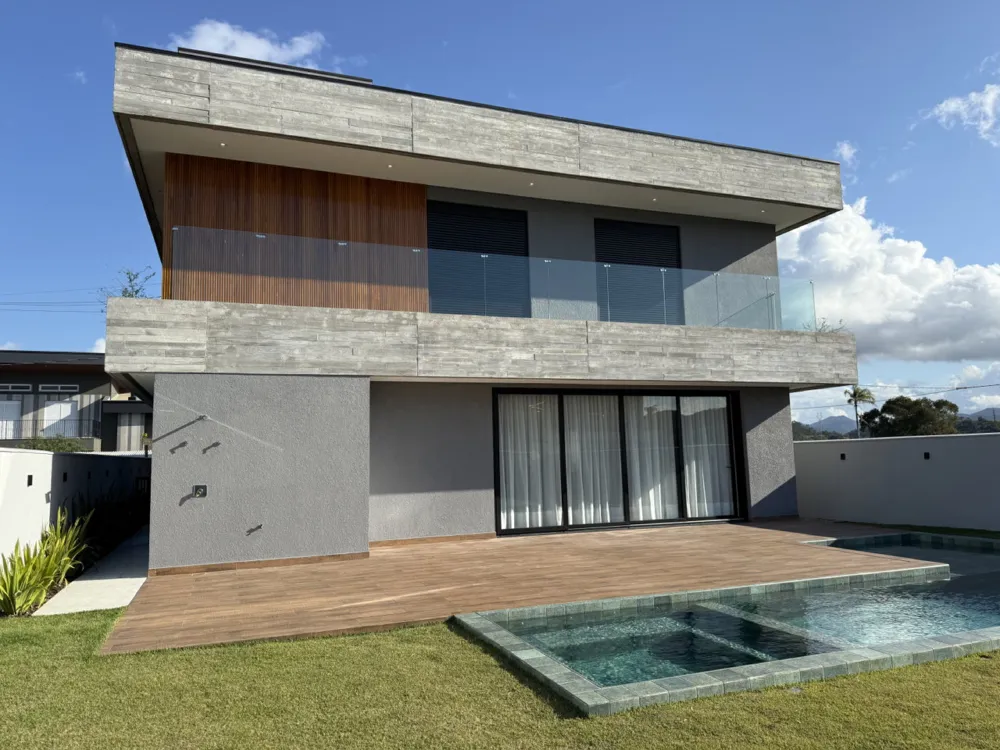 Casa 5 quartos para venda no bairro Santa Regina em Camboriú