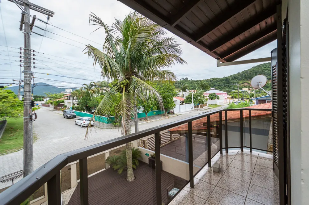 Casa 3 quartos para venda no bairro Morrinhos em Bombinhas
