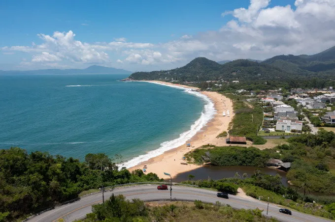 Apartamento 4 quartos para venda no bairro Praia do Estaleiro em Balneário Camboriú