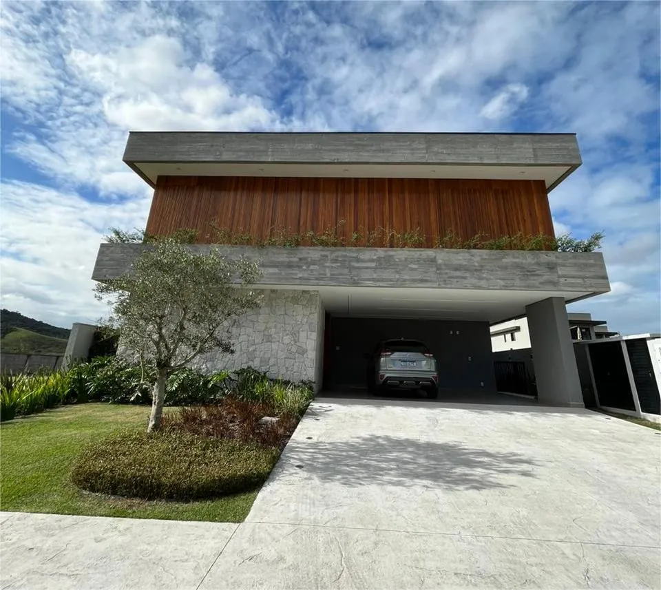 Casa 5 quartos para venda no bairro Santa Regina em Camboriú