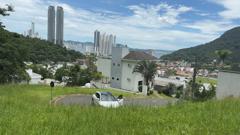 Terreno para venda no bairro Barra em Balneário Camboriú