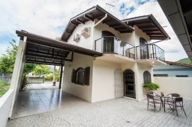 Casa 3 quartos para venda no bairro Morrinhos em Bombinhas