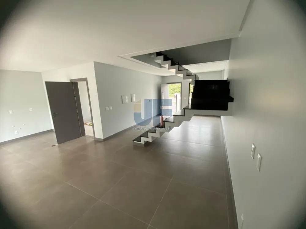 Excelente oportunidade de adquirir sobrado novo moderno em Camboriú.