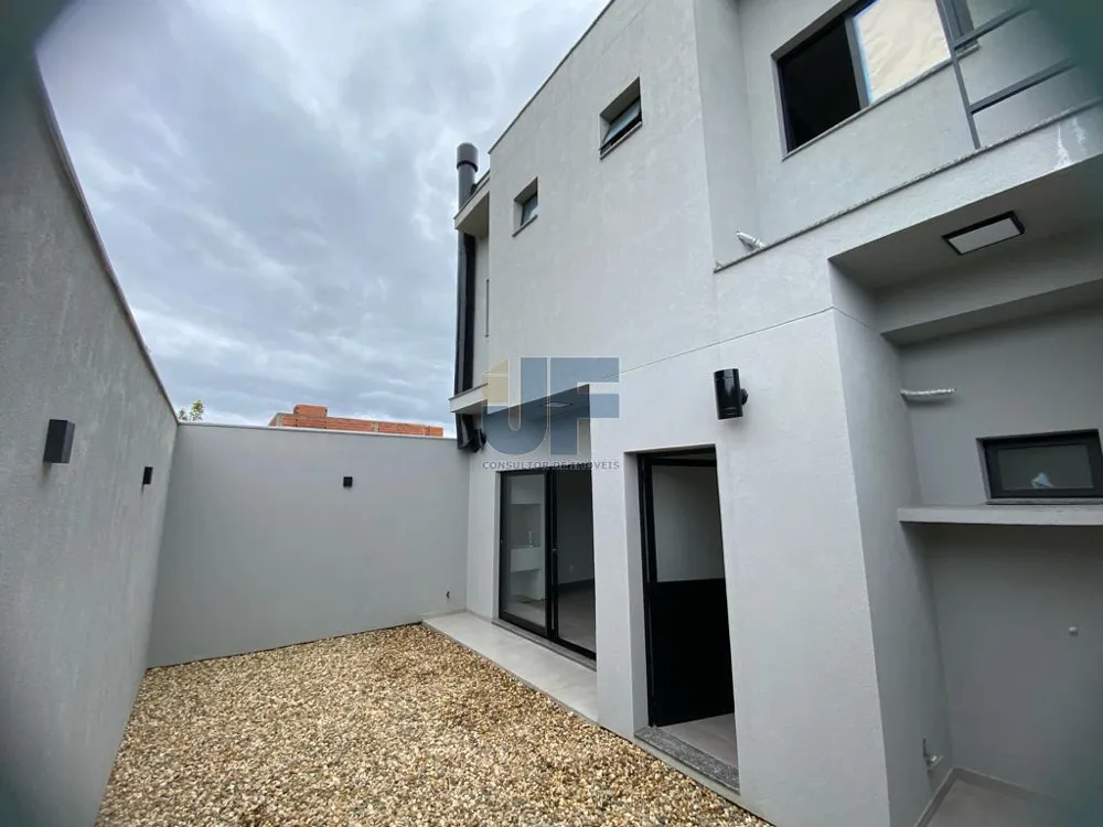 Excelente oportunidade de adquirir sobrado novo moderno em Camboriú.