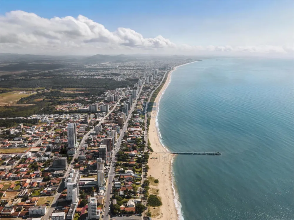 Lindo  apartamento em Balneário Piçarras, localizado no Centro da cidade.