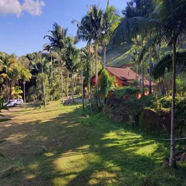 Esse sítio no bairro Limeira, em Brusque/SC, é uma excelente opção.