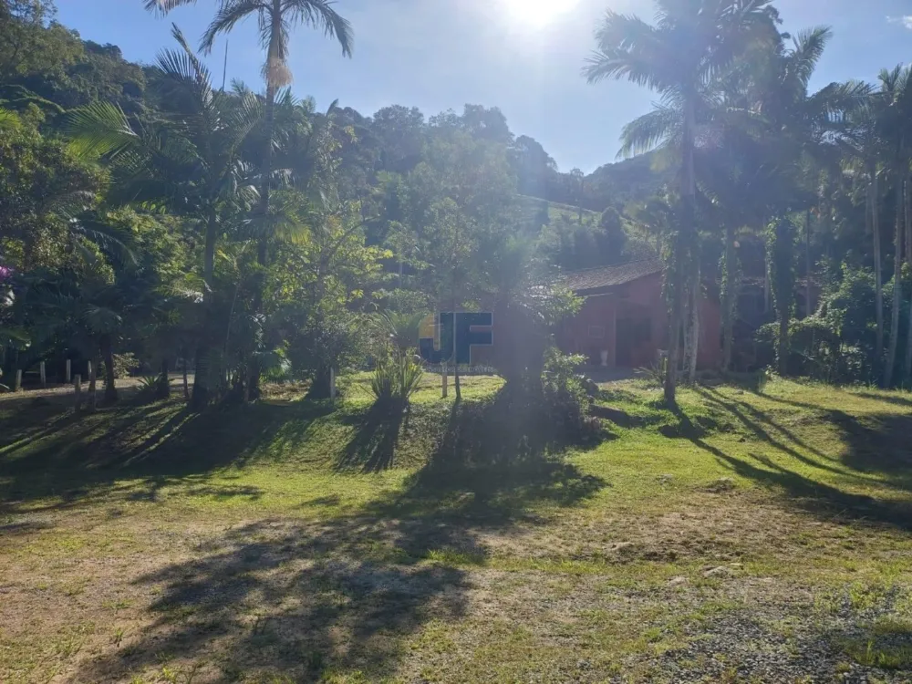 Esse sítio no bairro Limeira, em Brusque/SC, é uma excelente opção.