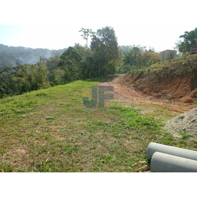 Excelente sitio na vila das Pedras em Camboriú. Possui 8.000 m² de área
