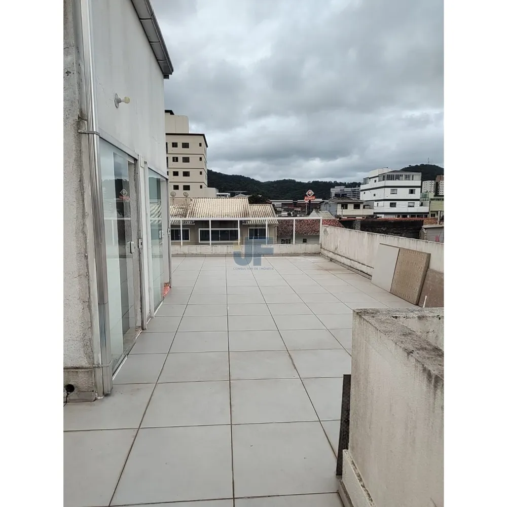 Maravilhoso Sobrado Mobiliado no Centro de Balneário Camboriú Localização privilegiada