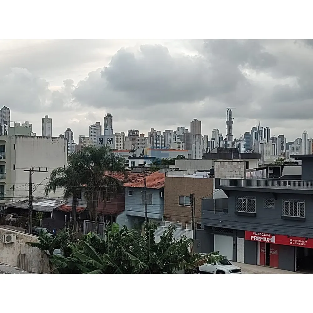 Maravilhoso Sobrado Mobiliado no Centro de Balneário Camboriú Localização privilegiada