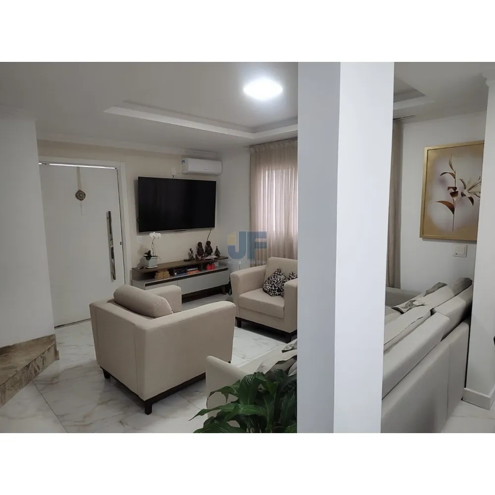 Maravilhoso Sobrado Mobiliado no Centro de Balneário Camboriú Localização privilegiada