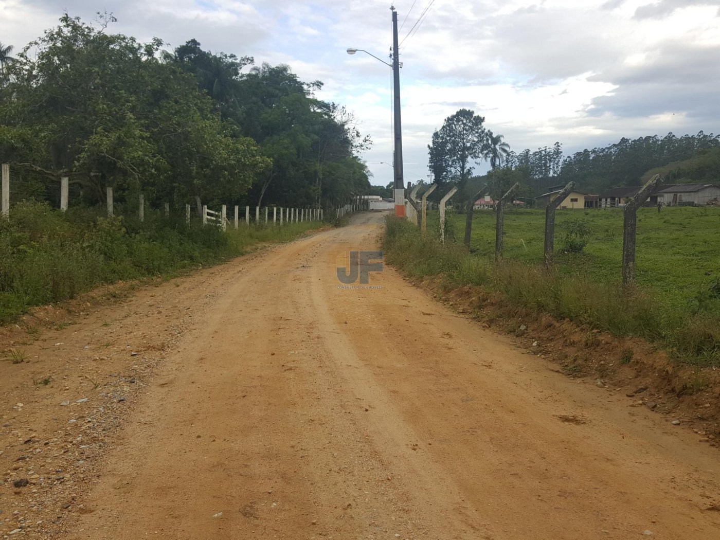 Esse sítio no bairro Rio do Meio, em Camboriú, é uma verdadeira oportunidade.