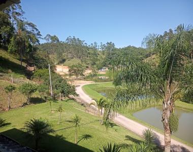 Sitio em Gaspar  quem quem quer sossego  e ouvir os passáros.