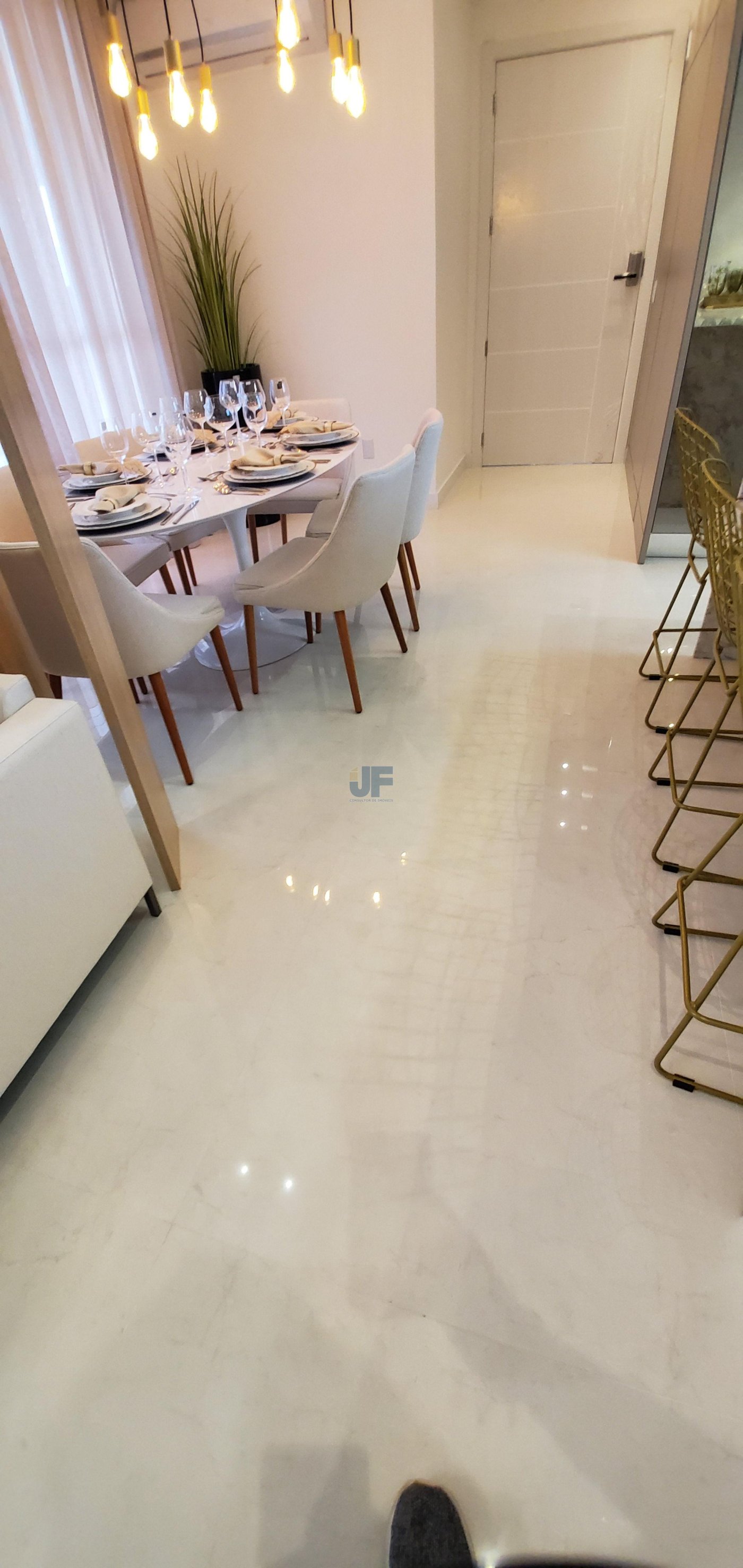 Venha morar no centro de Balneário Piçarras em um incrível apartamento.