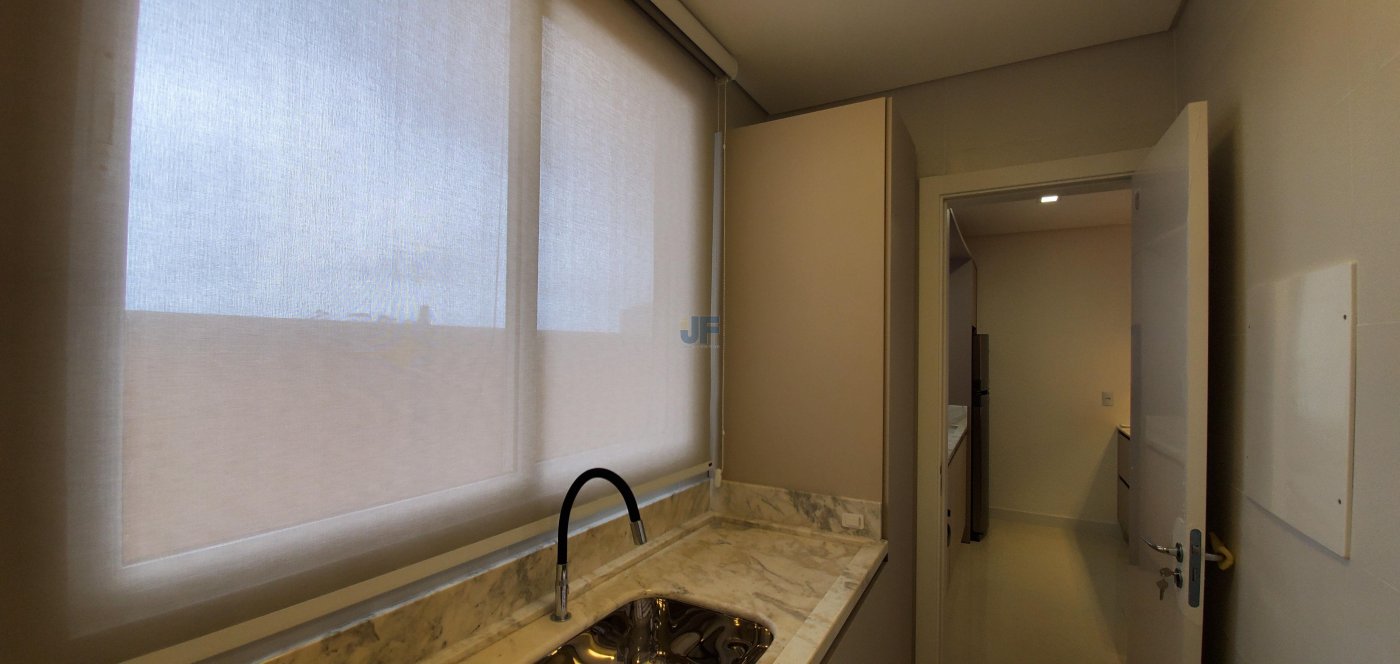 Venha morar no centro de Balneário Piçarras em um incrível apartamento.