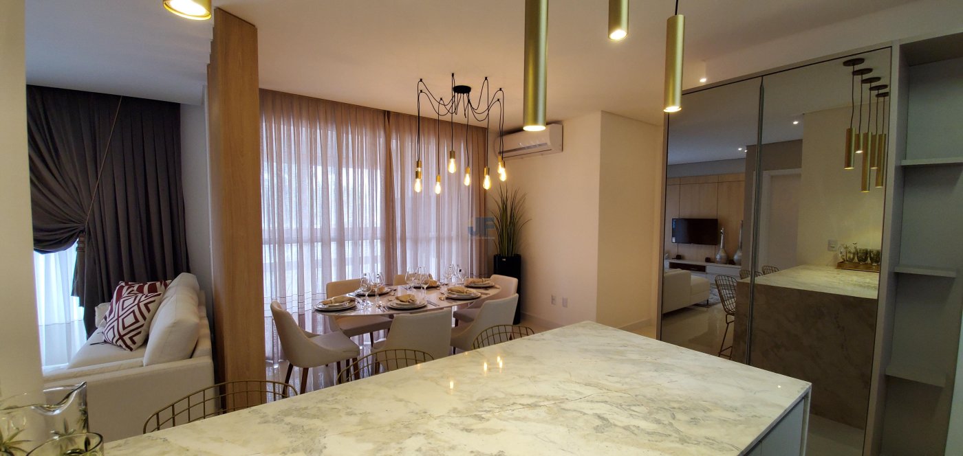 Venha morar no centro de Balneário Piçarras em um incrível apartamento.