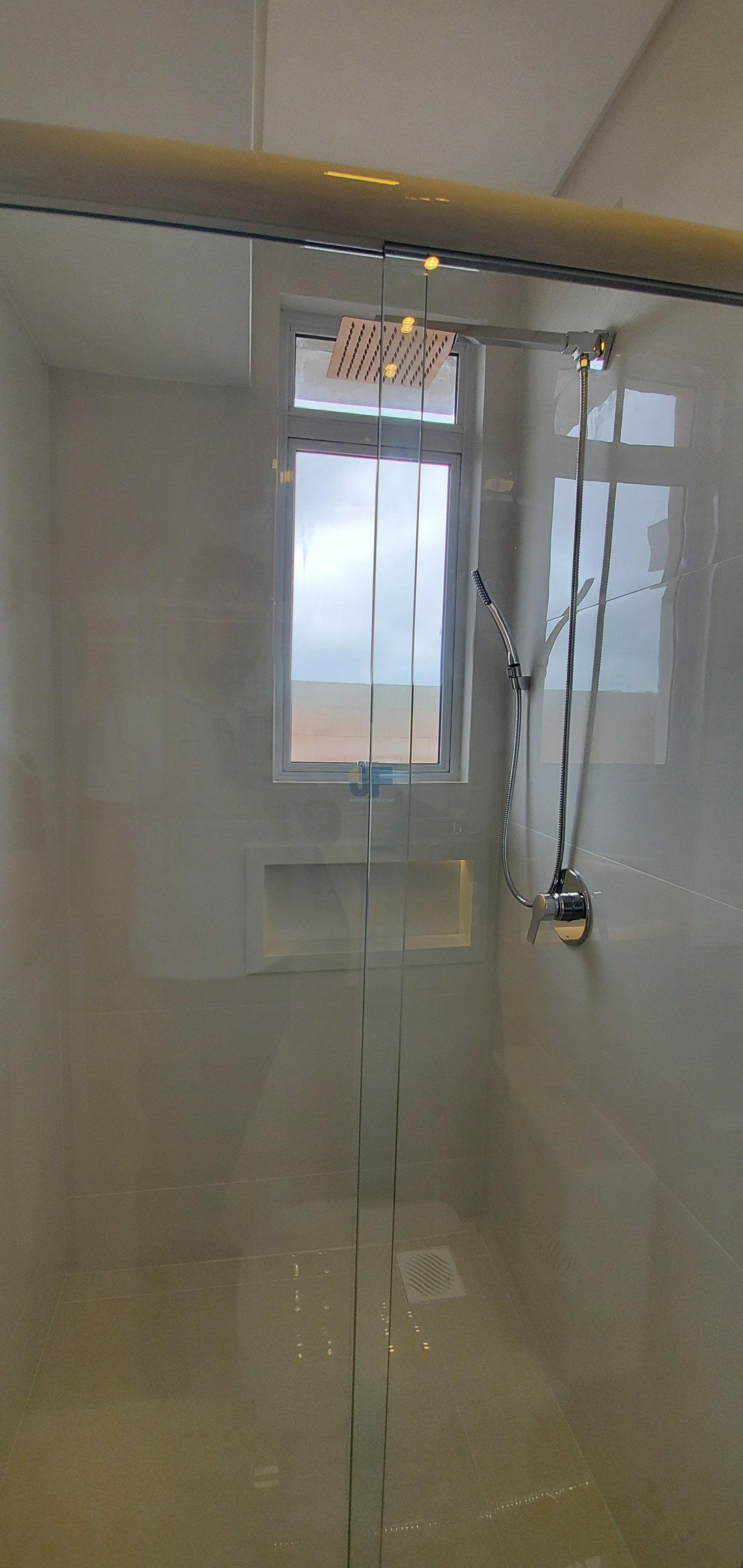 Venha morar no centro de Balneário Piçarras em um incrível apartamento.