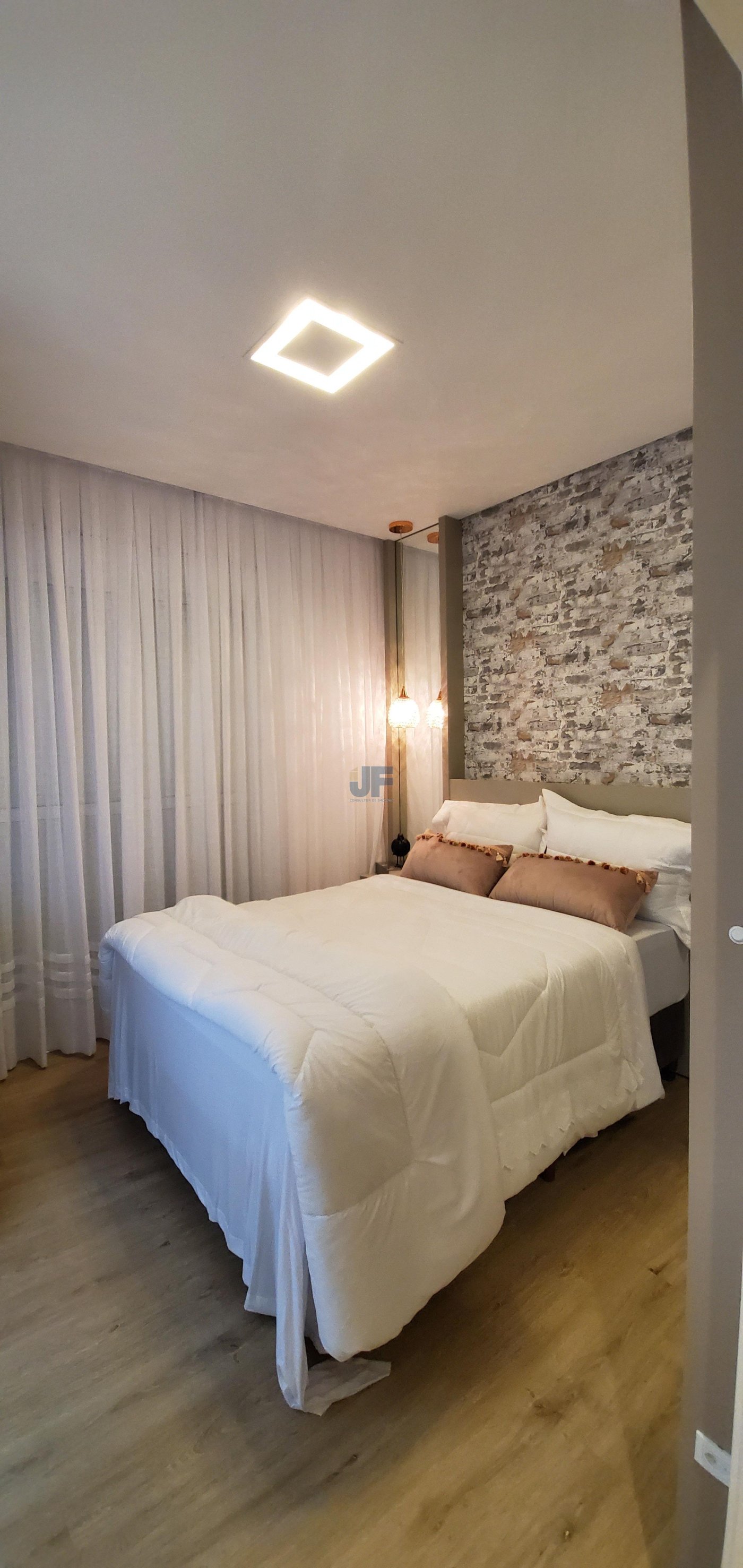 Venha morar no centro de Balneário Piçarras em um incrível apartamento.
