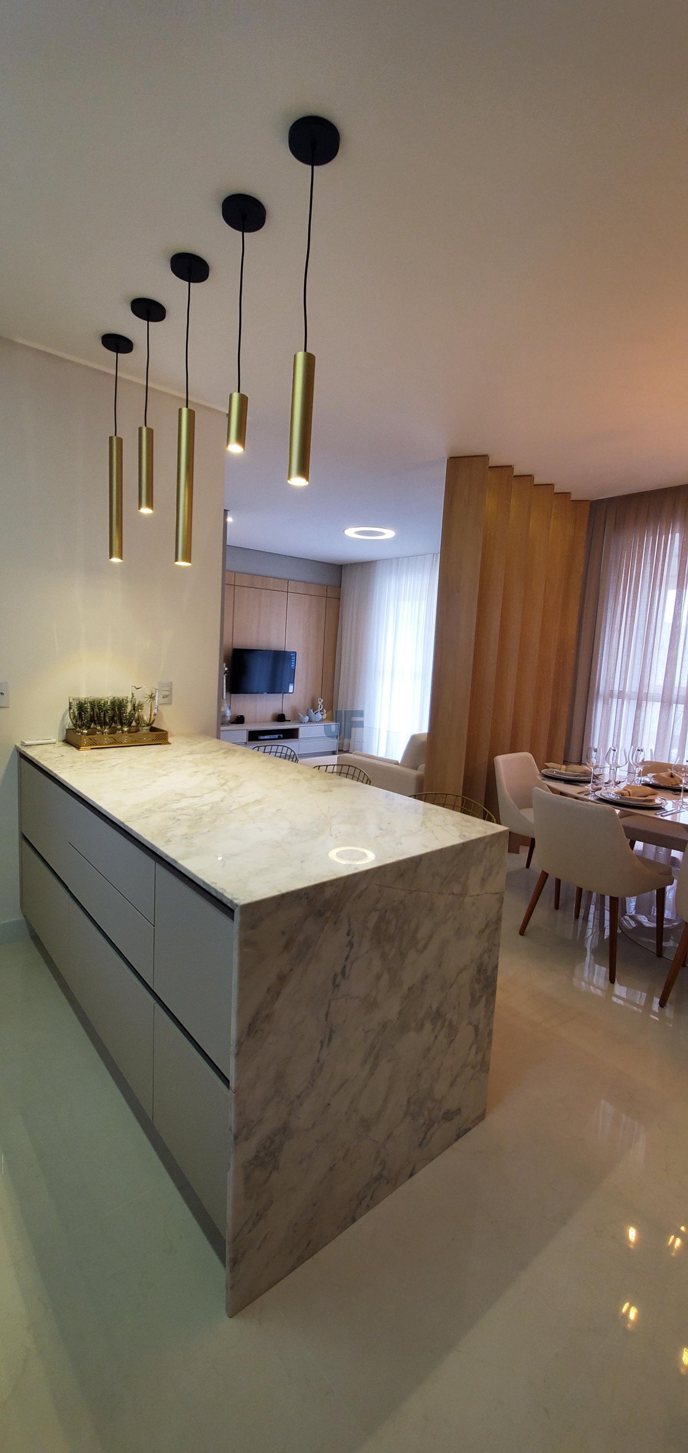 Venha morar no centro de Balneário Piçarras em um incrível apartamento.