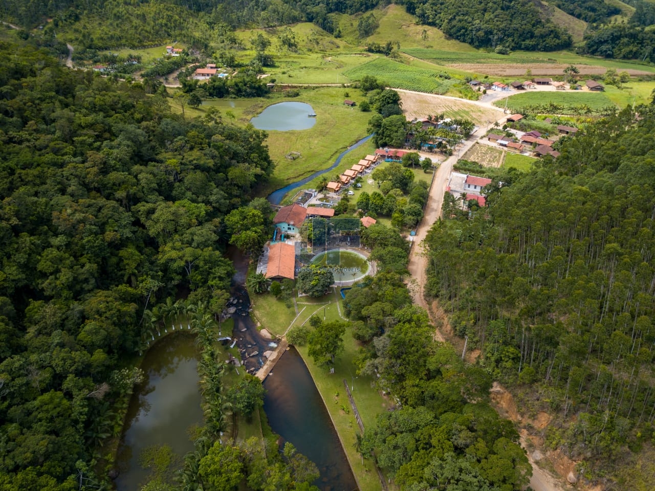 Fazenda à venda com 12 quartos, 159000m² - Foto 1