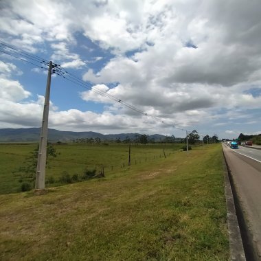 Terreno para loteamento e condomínio com grande potencial frente Br-101 .