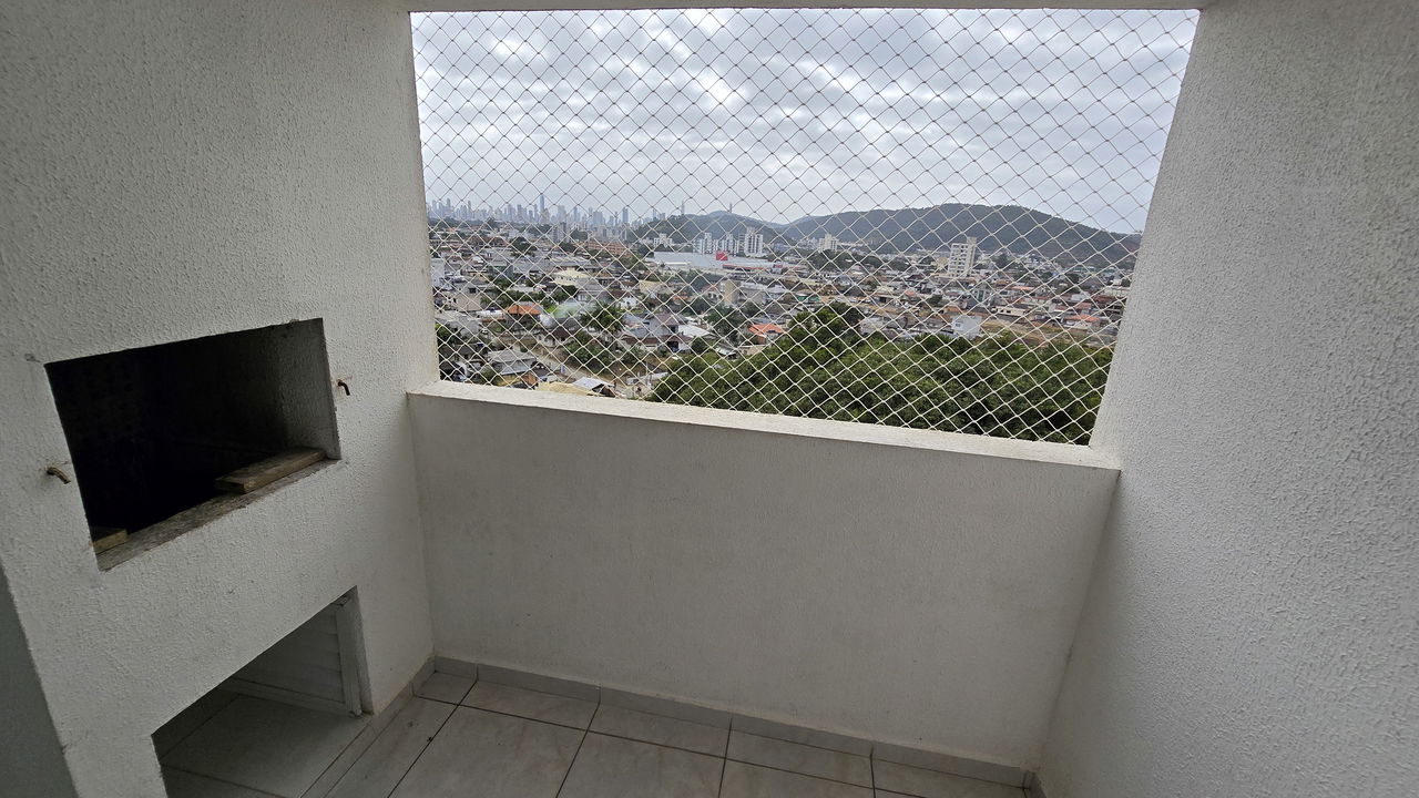 Apartamento à venda com 3 quartos, 76m² - Foto 2