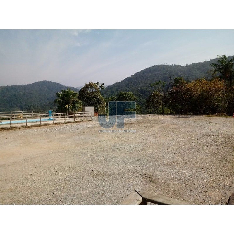 Excelente sitio na vila das Pedras em Camboriú. Possui 8.000 m² de área