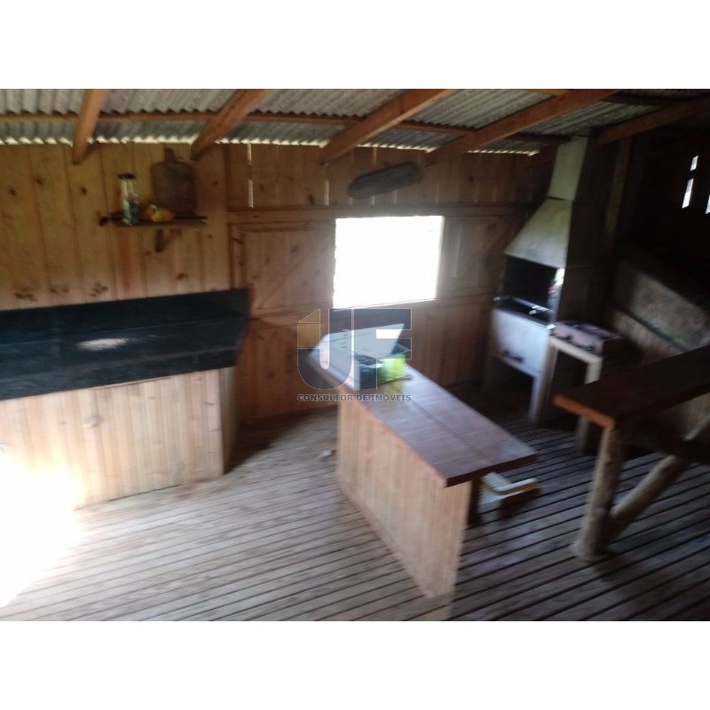 Excelente sitio na vila das Pedras em Camboriú. Possui 8.000 m² de área