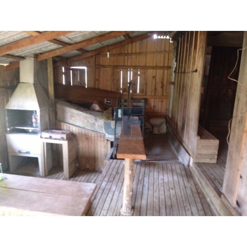 Excelente sitio na vila das Pedras em Camboriú. Possui 8.000 m² de área