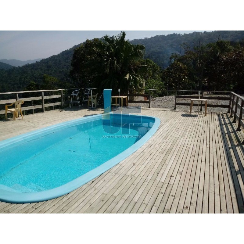 Excelente sitio na vila das Pedras em Camboriú. Possui 8.000 m² de área