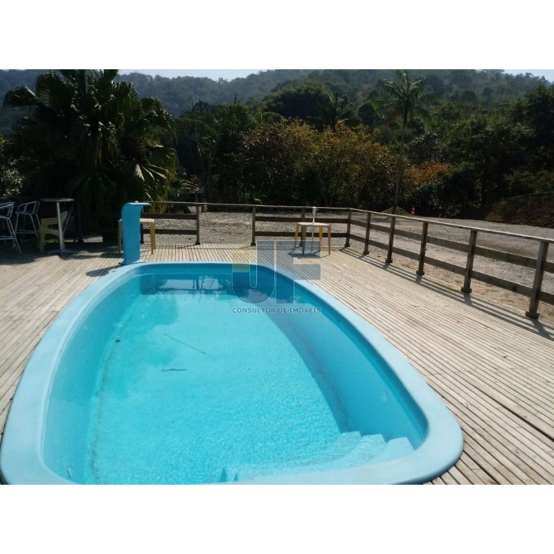 Excelente sitio na vila das Pedras em Camboriú. Possui 8.000 m² de área
