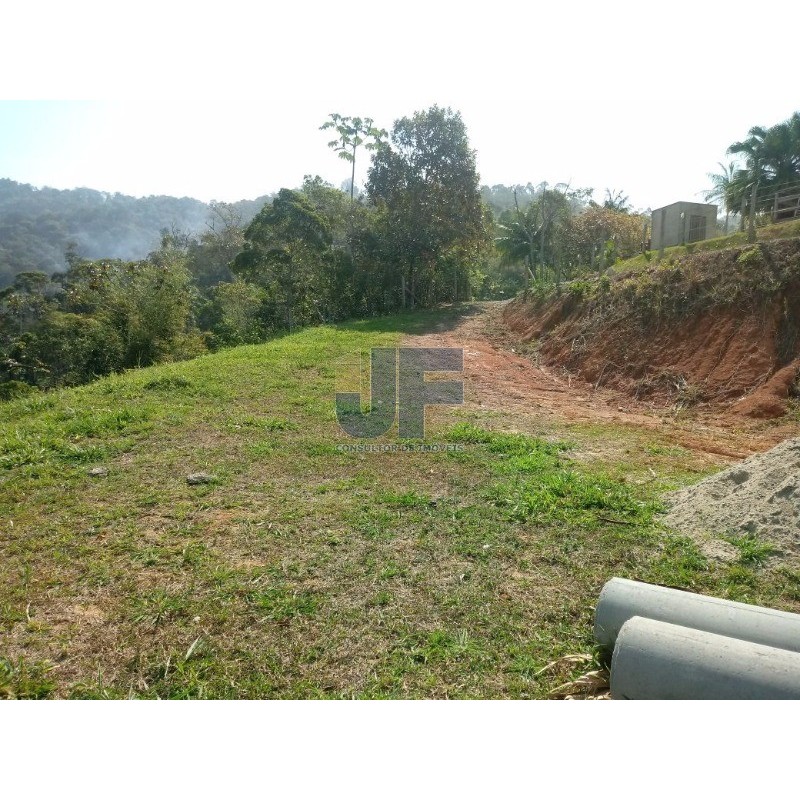 Excelente sitio na vila das Pedras em Camboriú. Possui 8.000 m² de área