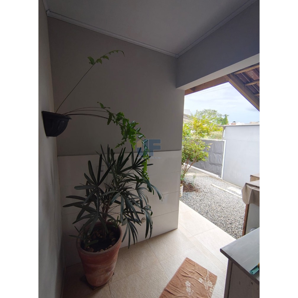 🏡 Casa à venda no Rio do Meio  Camboriú se você busca tranquilidade.