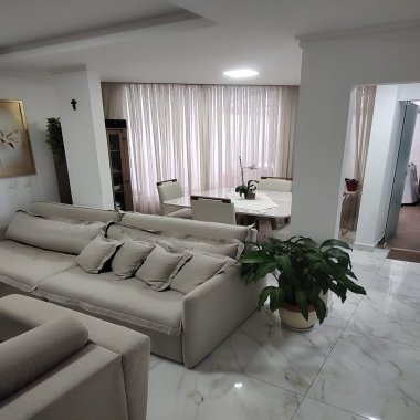 Maravilhoso Sobrado Mobiliado no Centro de Balneário Camboriú Localização privilegiada