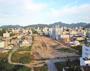 Terreno com imenso potencial comercial e residencial em Camboriú.