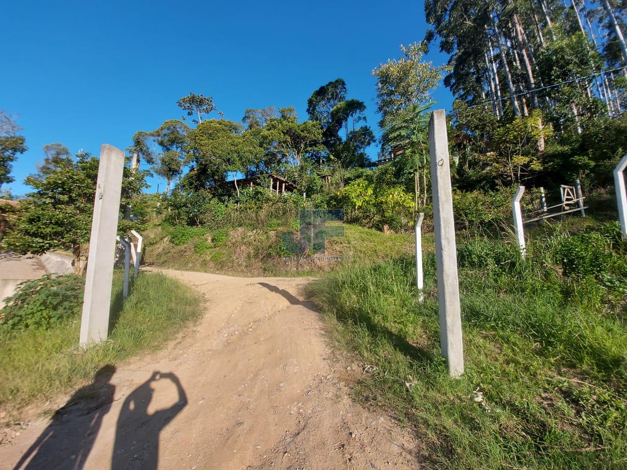 Terreno à venda com 2 quartos, 750m² - Foto 2