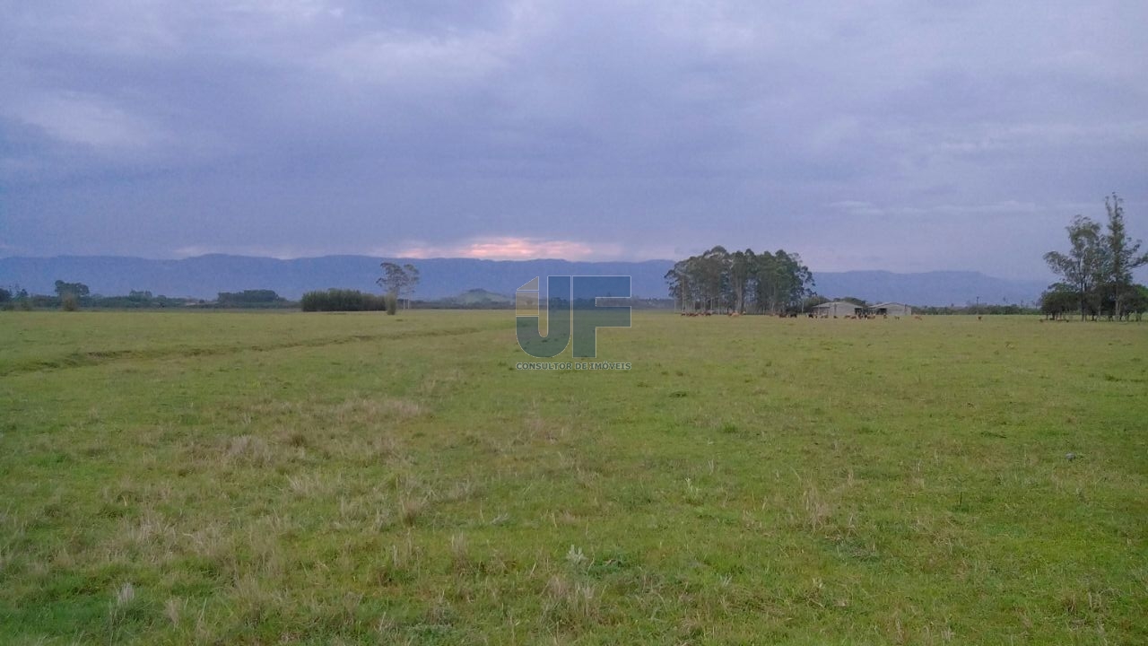 Fazenda à venda, 330000000m² - Foto 1