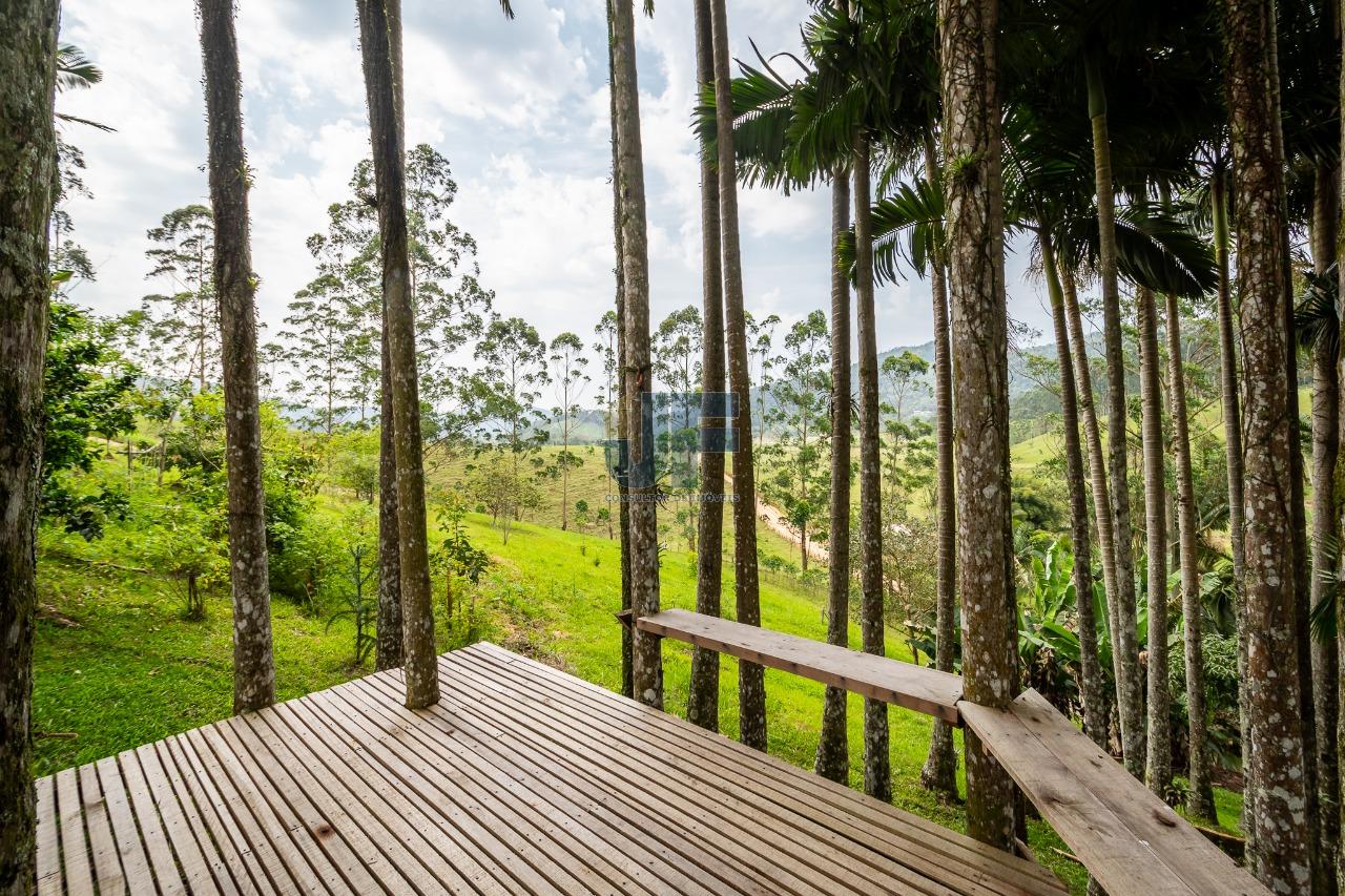 Lindo sítio em área rural de Camboriú no Braço, escriturado com 31.990,00 M² .