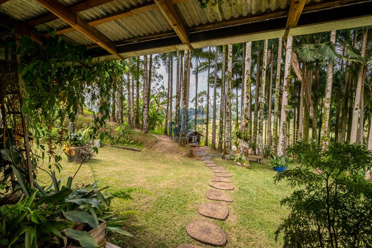 Lindo sítio em área rural de Camboriú no Braço, escriturado com 31.990,00 M² .