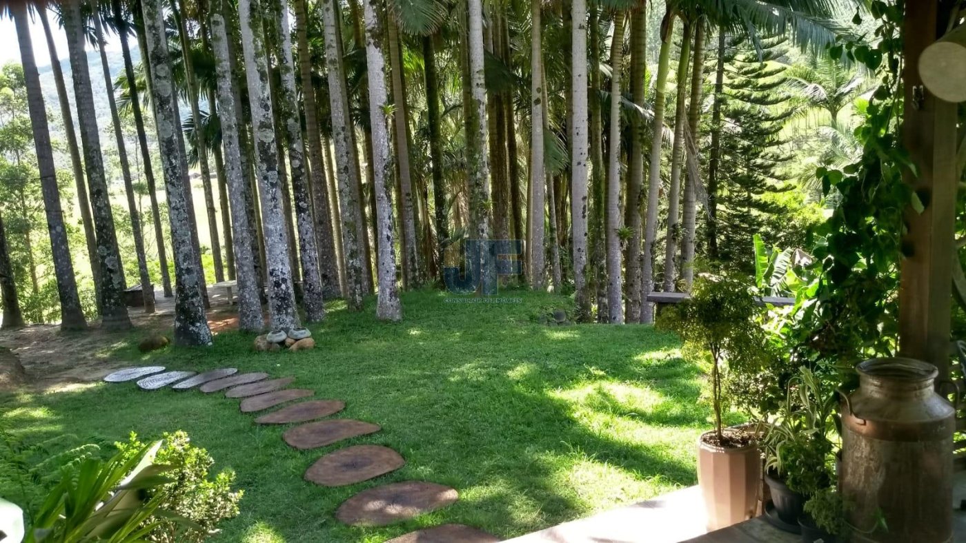 Lindo sítio em área rural de Camboriú no Braço, escriturado com 31.990,00 M² .
