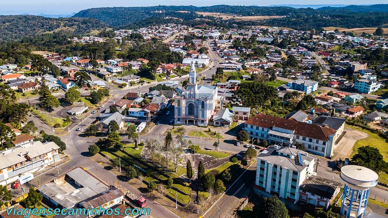 Prédio Inteiro à venda com 12 quartos, 3300m² - Foto 1